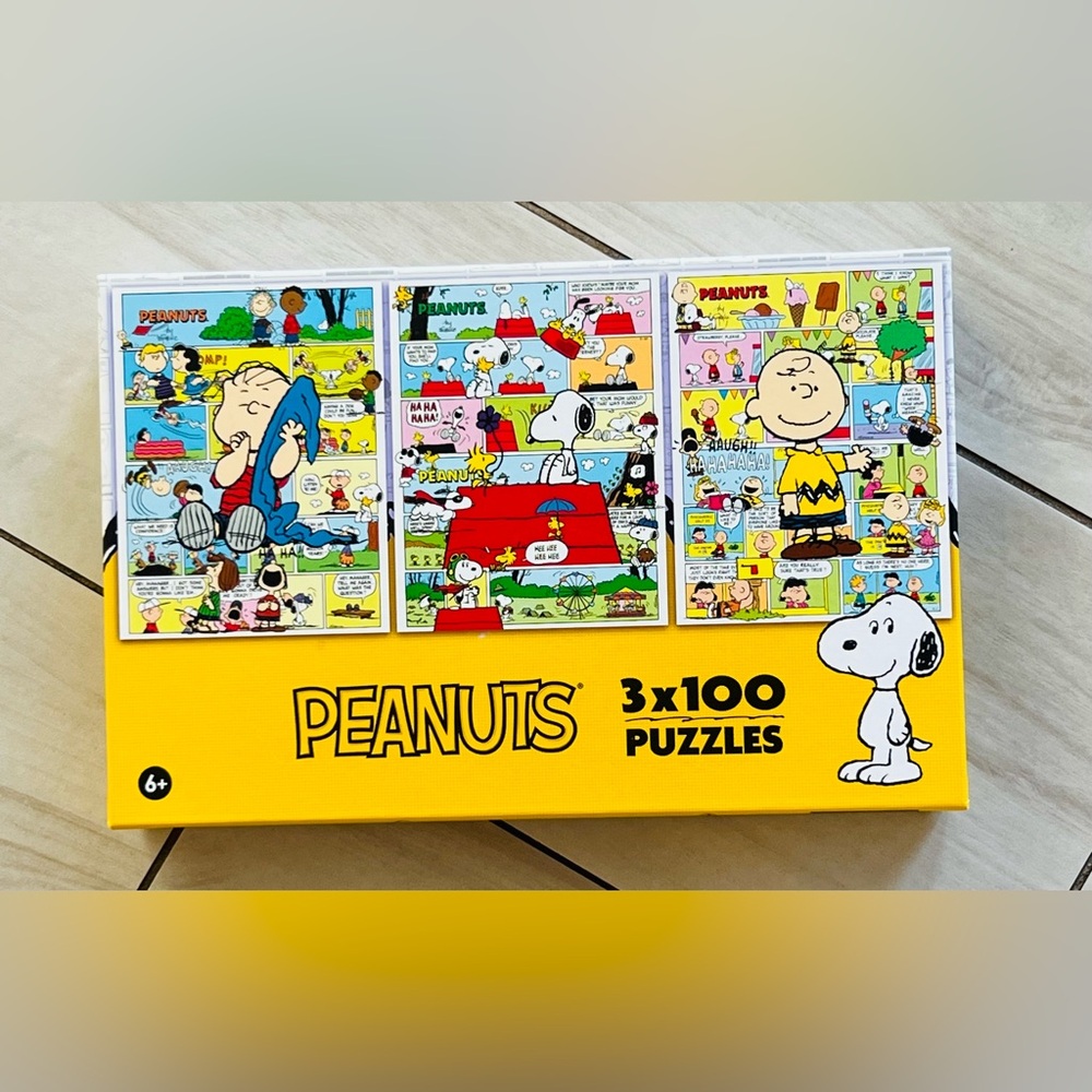 Peanuts Holiday 300-piece jigsaw puzzle set produced by RoseArt